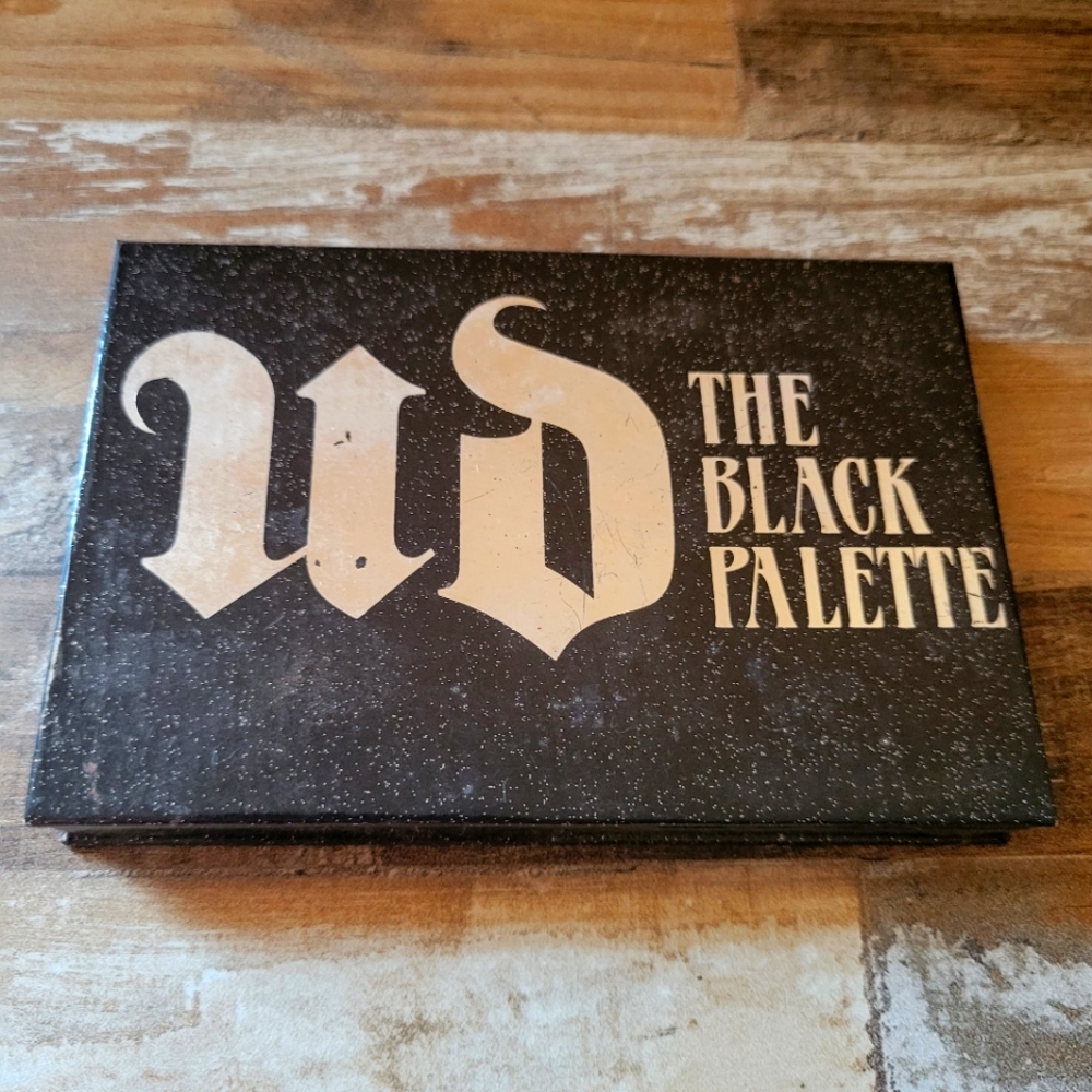 URBAN DECAY The Black Palette, gently used eyeshadow Palette